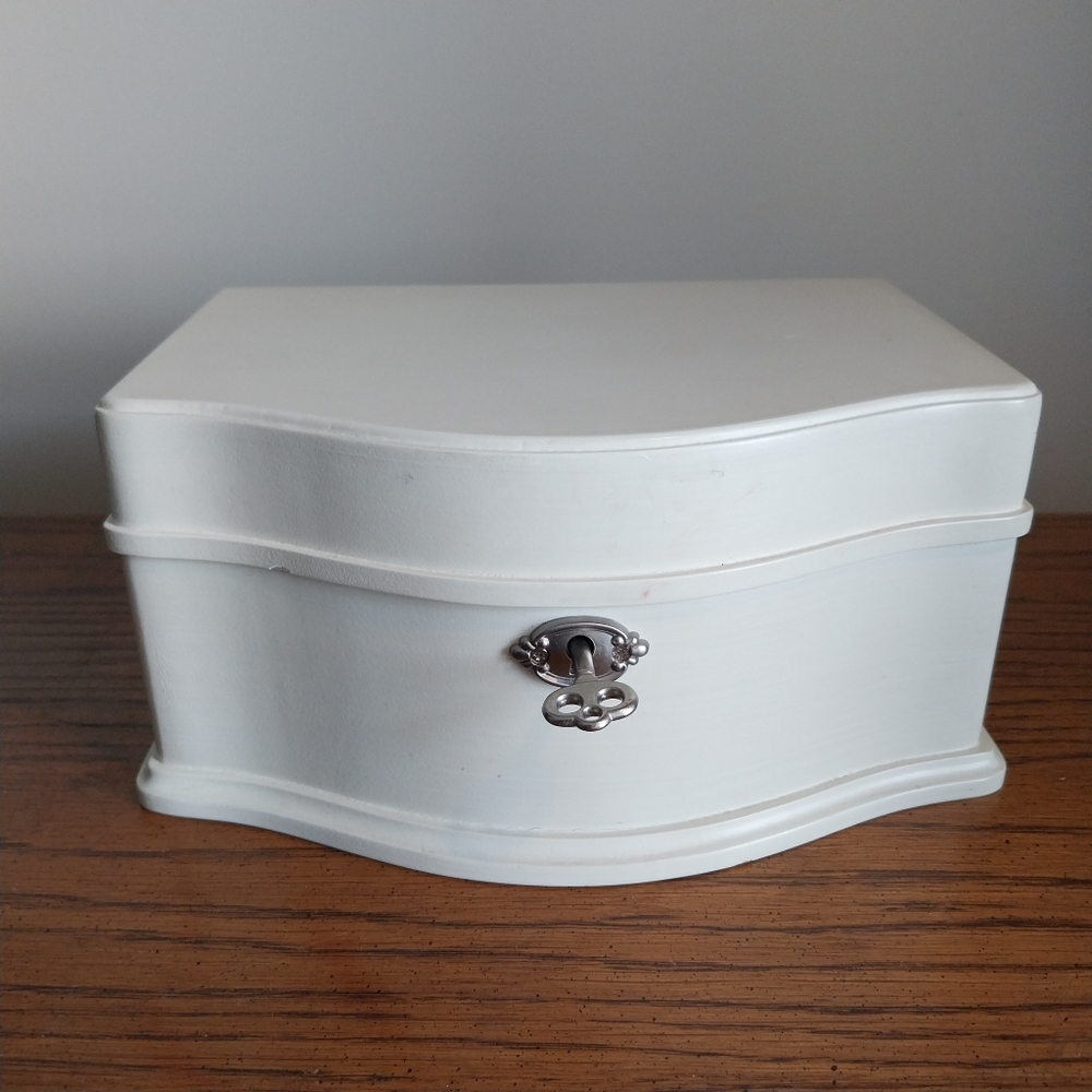 Vintage Pink Jewelry Lot  - Elegant Storage Box - Picture 10 of 11